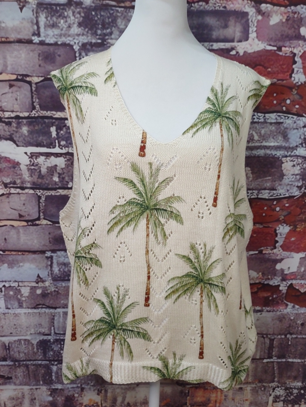 Palm Tree Print V-Neck Sleeveless Knit Top